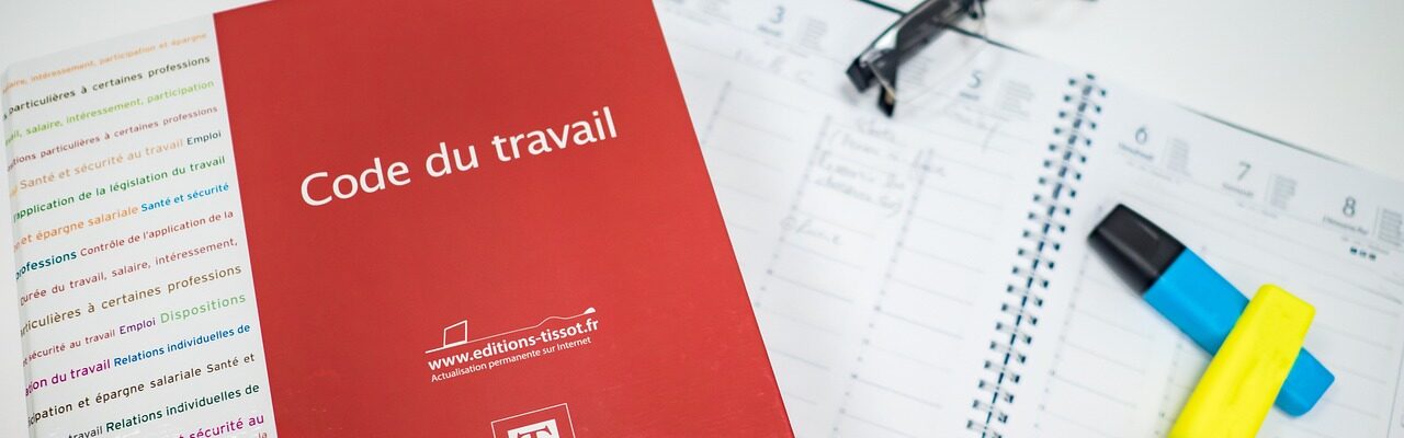 Code du travail, agenda et stabilo boss